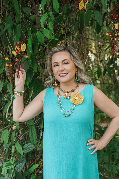 Foxy Garden jewelry set on a model