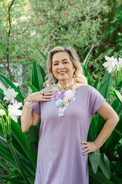 Lace Garden jewelry set on a model